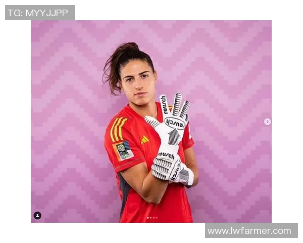 足球明星公开出柜勇敢之举挑战传统观念引发全球关注