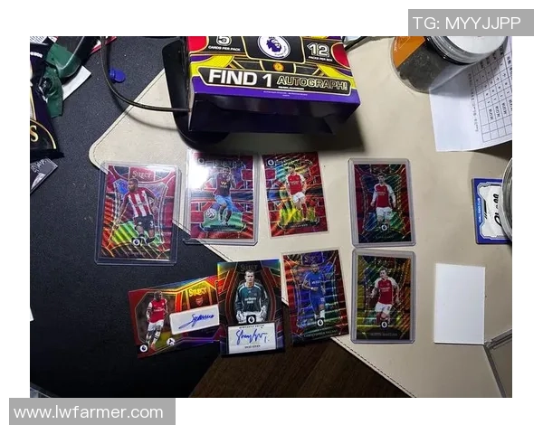 足球流浪记：球星卡背后的传奇故事与全球狂潮