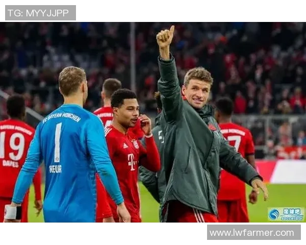 足球球星与情侣甜蜜时刻定格浪漫背景图展现完美瞬间 足球球星与情侣甜蜜时刻定格浪漫背景图展现完美瞬间