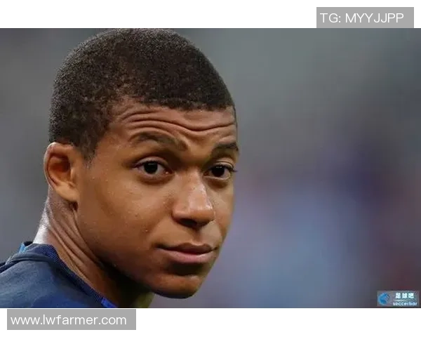 足球球星搞笑瞬间合集：让你忍俊不禁的经典搞笑照大曝光